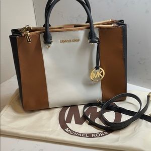 Michael Kors Handbag-Medium